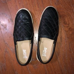 black leathered shoes